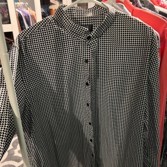 Houndstooth dress shirt. Very good condition. 45 chest - Picture 1 of 3